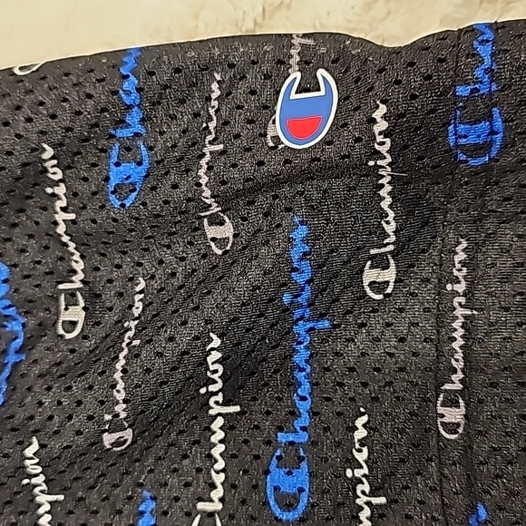 Champion all over script logo athletic shorts - Picture 2 of 4